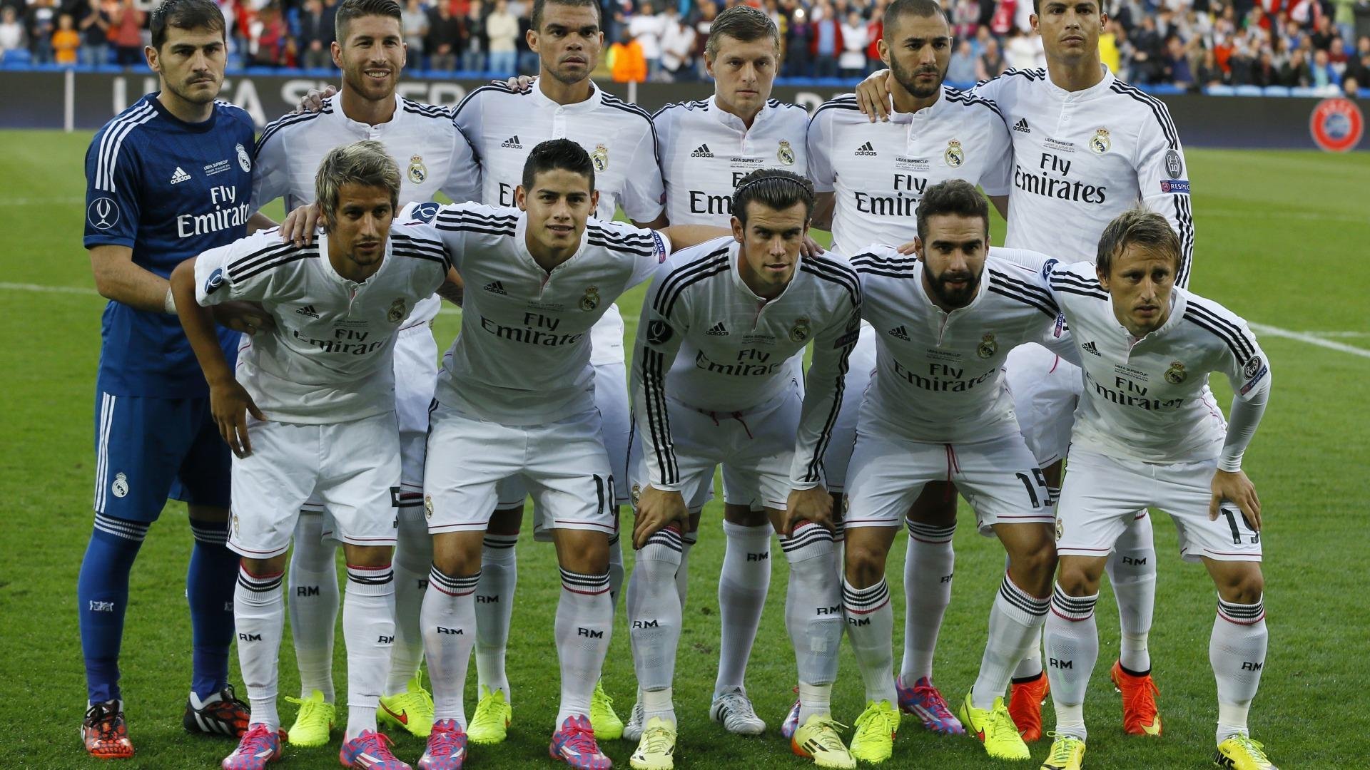 全黑队依靠全员参与防守，极大提升防线稳固性，全黑队服