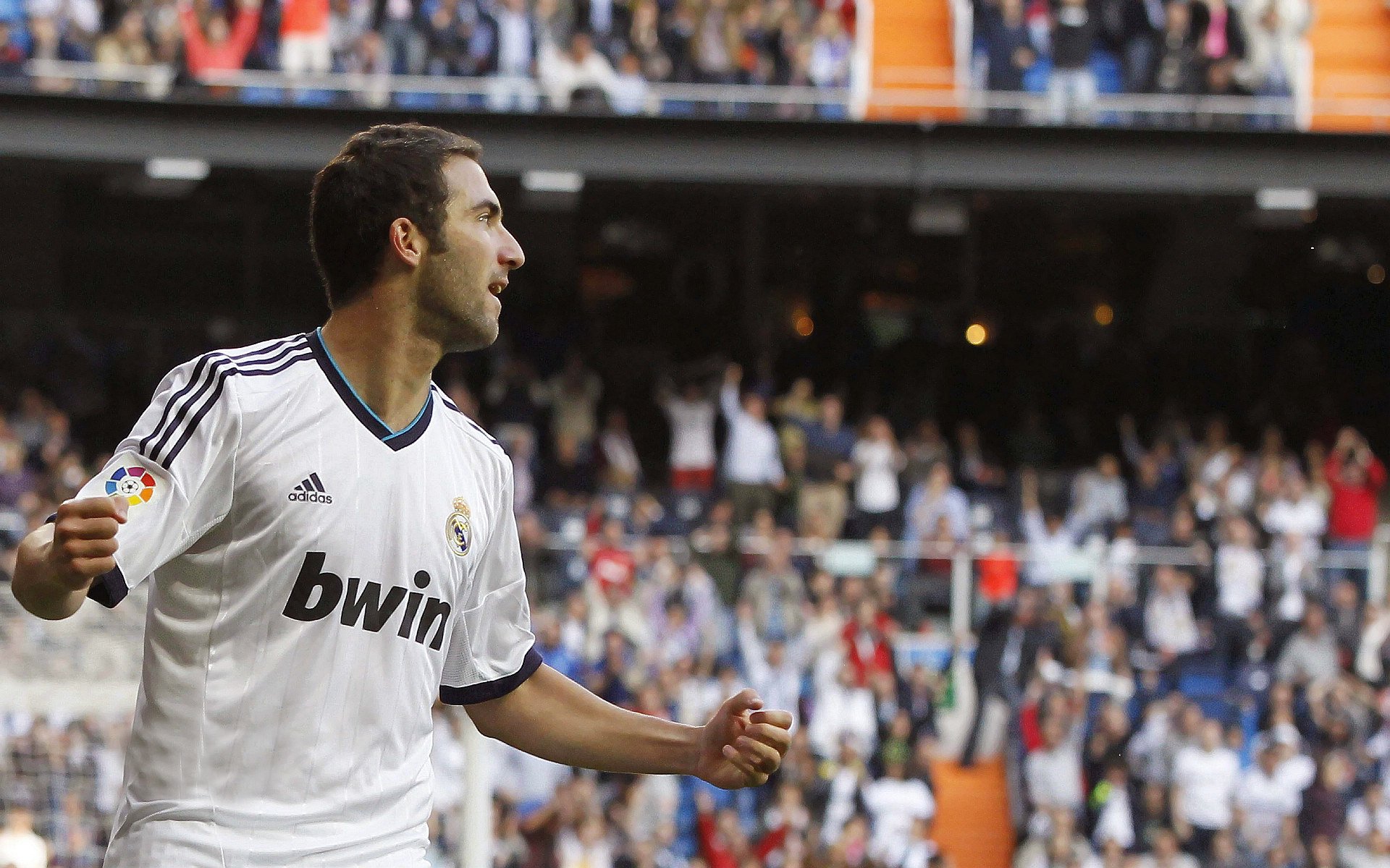 英超激烈争夺，豪门鏖战不断