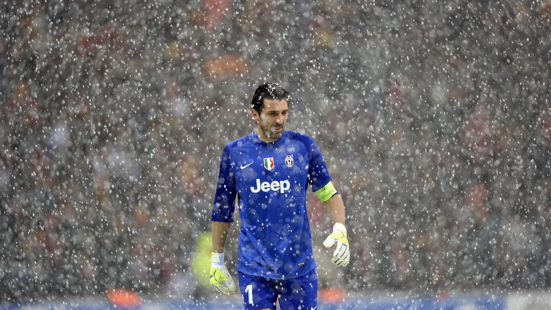 九游下载官方正版-范奥特尔戴克决赛表现令人惊喜，范戴克集锦